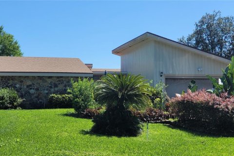 Duplex in Haines City, Florida 2 bedrooms, 208.66 sq.m. № 1107592 - photo 1