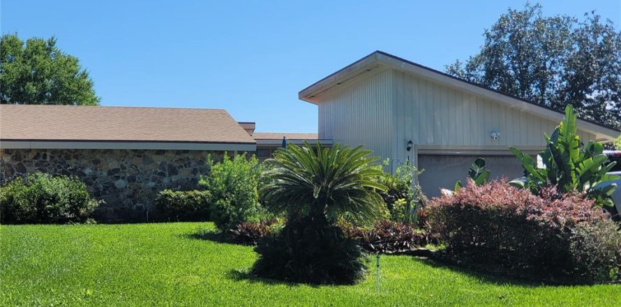 Duplex in Haines City, Florida 2 bedrooms, 208.66 sq.m. № 1107592