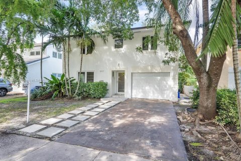 Villa ou maison à louer à Coral Gables, Floride: 4 chambres, 223.06 m2 № 1358565 - photo 2