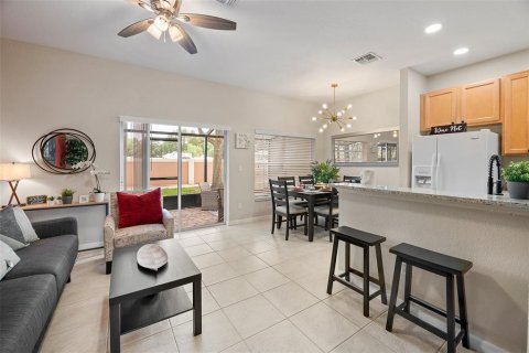 Touwnhouse à vendre à Kissimmee, Floride: 4 chambres, 130.06 m2 № 1319641 - photo 4