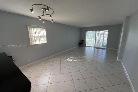 Copropriété à vendre à Coral Springs, Floride: 2 chambres, 91.97 m2 № 951605 - photo 11
