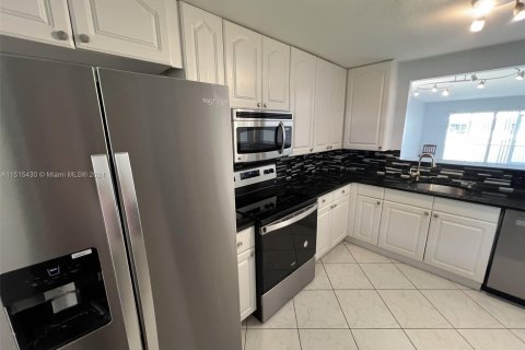 Condominio en venta en Coral Springs, Florida, 2 dormitorios, 91.97 m2 № 951605 - foto 9
