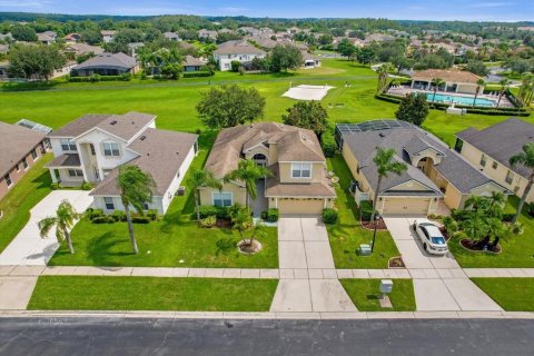 Villa ou maison à vendre à Kissimmee, Floride: 3 chambres, 212.19 m2 № 1323532 - photo 2