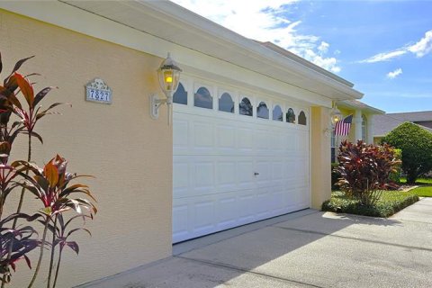 House in New Port Richey, Florida 3 bedrooms, 189.71 sq.m. № 1278883 - photo 11