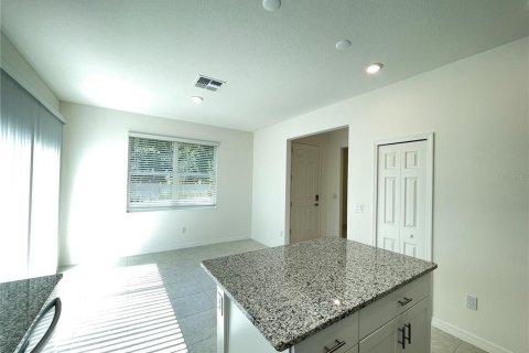 Townhouse in Wesley Chapel, Florida 3 bedrooms, 157.66 sq.m. № 1111595 - photo 6