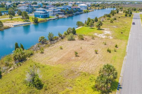 Land in Hernando Beach, Florida № 1301180 - photo 2