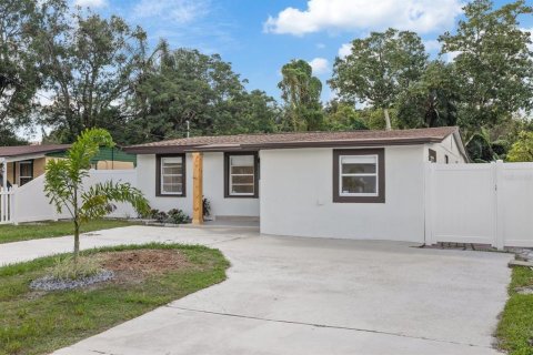 House in Tampa, Florida 3 bedrooms, 121.98 sq.m. № 1392541 - photo 2