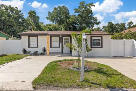 Villa ou maison à vendre à Tampa, Floride: 3 chambres, 121.98 m2 № 1392541 - photo 1