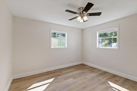 House in Tampa, Florida 3 bedrooms, 121.98 sq.m. № 1392541 - photo 18