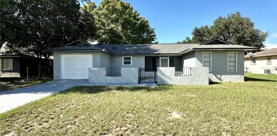 House in Ocala, Florida 4 bedrooms, 125.98 sq.m. № 1392594