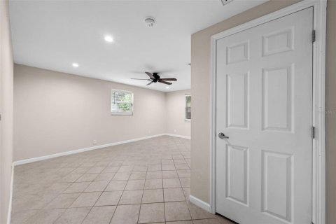 House in Tampa, Florida 3 bedrooms, 165.18 sq.m. № 1392593 - photo 15