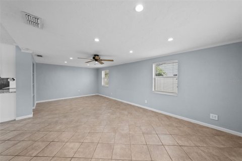 House in Tampa, Florida 3 bedrooms, 165.18 sq.m. № 1392593 - photo 4