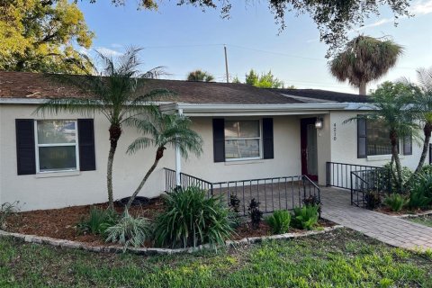 House in Tampa, Florida 3 bedrooms, 165.18 sq.m. № 1392593 - photo 1