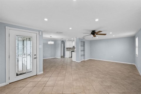 House in Tampa, Florida 3 bedrooms, 165.18 sq.m. № 1392593 - photo 3