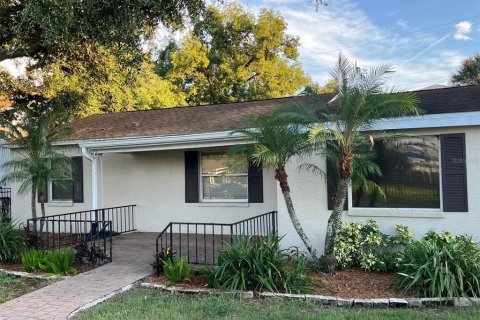 Villa ou maison à vendre à Tampa, Floride: 3 chambres, 165.18 m2 № 1392593 - photo 2