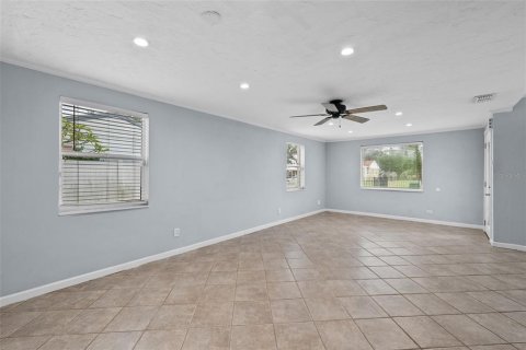 House in Tampa, Florida 3 bedrooms, 165.18 sq.m. № 1392593 - photo 7