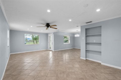 House in Tampa, Florida 3 bedrooms, 165.18 sq.m. № 1392593 - photo 6