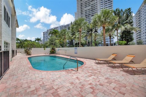 Condo in Fort Lauderdale, Florida, 1 bedroom  № 1291952 - photo 15