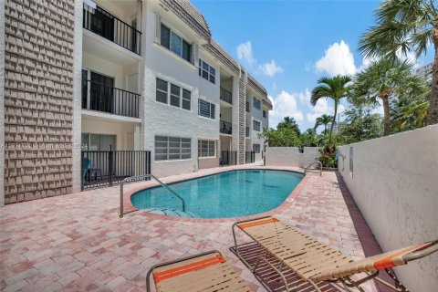 Condo in Fort Lauderdale, Florida, 1 bedroom  № 1291952 - photo 17