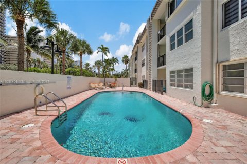 Condo in Fort Lauderdale, Florida, 1 bedroom  № 1291952 - photo 13