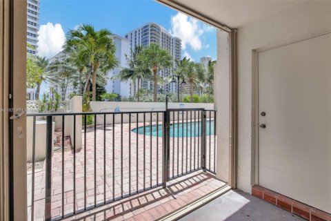 Condo in Fort Lauderdale, Florida, 1 bedroom  № 1291952 - photo 10