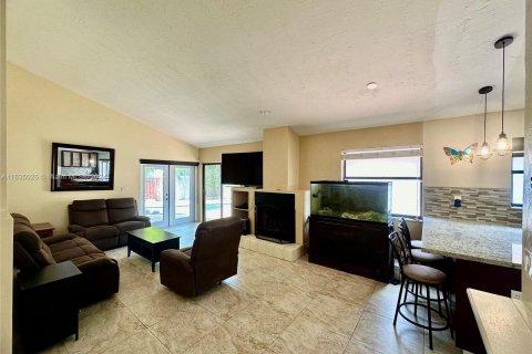 Villa ou maison à vendre à Pembroke Pines, Floride: 3 chambres, 131.55 m2 № 1304862 - photo 10