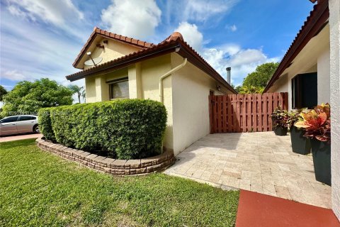 Villa ou maison à vendre à Pembroke Pines, Floride: 3 chambres, 131.55 m2 № 1304862 - photo 5