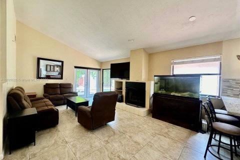 Villa ou maison à vendre à Pembroke Pines, Floride: 3 chambres, 131.55 m2 № 1304862 - photo 7