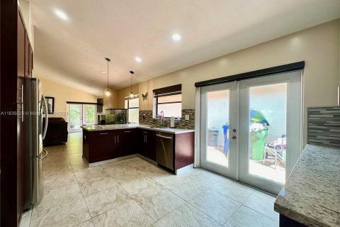 Villa ou maison à vendre à Pembroke Pines, Floride: 3 chambres, 131.55 m2 № 1304862 - photo 13