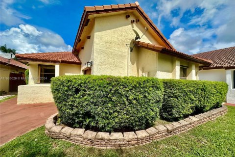 Villa ou maison à vendre à Pembroke Pines, Floride: 3 chambres, 131.55 m2 № 1304862 - photo 6