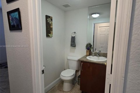 Casa en venta en Hialeah, Florida, 2 dormitorios, 106.84 m2 № 1304864 - foto 14