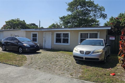 Villa ou maison à vendre à Pompano Beach, Floride: 4 chambres, 85.56 m2 № 167905 - photo 16