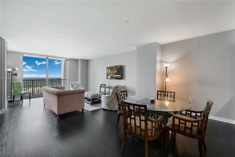 Condominio en venta en Miami, Florida, 2 dormitorios, 125.42 m2 № 1356923 - foto 5