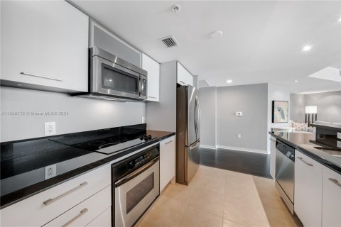 Copropriété à vendre à Miami, Floride: 2 chambres, 125.42 m2 № 1356923 - photo 6