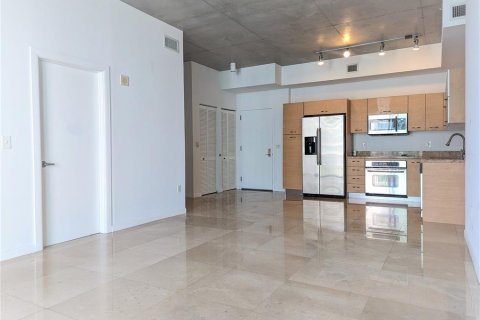 Condo in Miami, Florida, 1 bedroom  № 642763 - photo 9