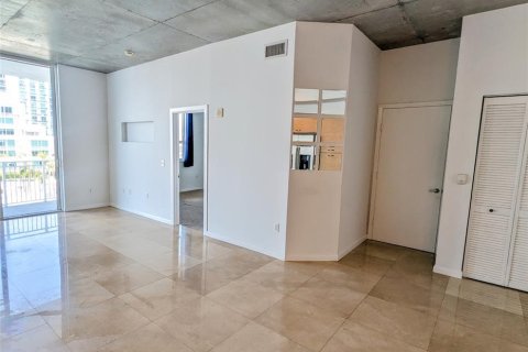 Condominio en venta en Miami, Florida, 1 dormitorio, 72 m2 № 642763 - foto 8