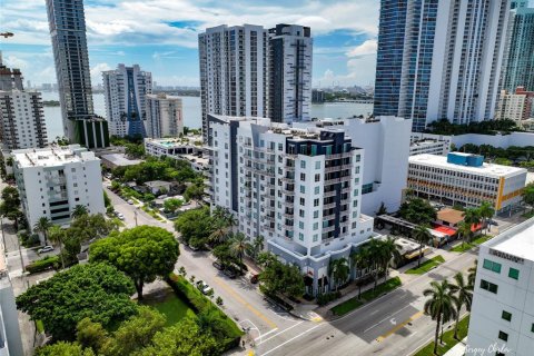 Condo in Miami, Florida, 1 bedroom  № 642763 - photo 13