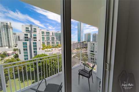 Copropriété à vendre à Miami, Floride: 1 chambre, 72 m2 № 642763 - photo 7