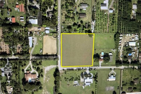 Terreno en venta en Miami, Florida № 1428436 - foto 1