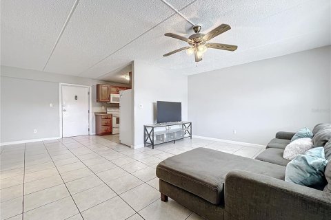 Condo in Orlando, Florida, 3 bedrooms  № 1323715 - photo 12