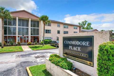 Condominio en venta en Orlando, Florida, 3 dormitorios, 84.54 m2 № 1323715 - foto 2