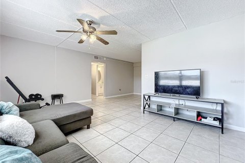 Condo in Orlando, Florida, 3 bedrooms  № 1323715 - photo 13