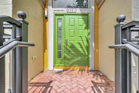 Townhouse in Oakland Park, Florida 3 bedrooms, 214.51 sq.m. № 632347 - photo 3