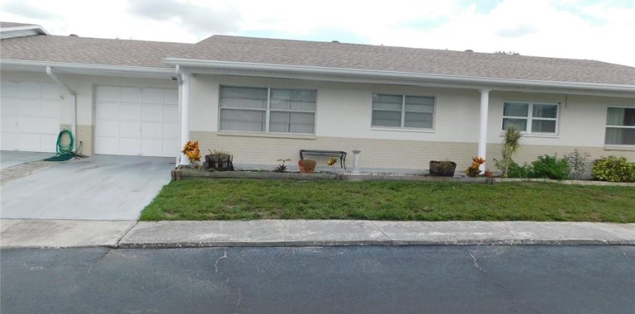 Condo in New Port Richey, Florida, 2 bedrooms  № 1353321