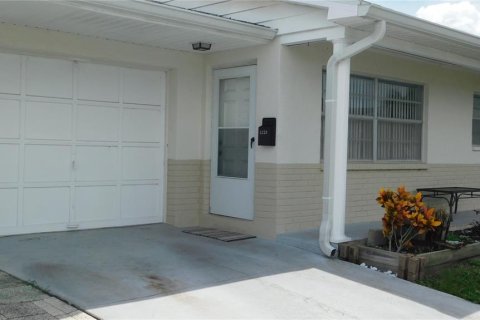 Condo in New Port Richey, Florida, 2 bedrooms  № 1353321 - photo 2