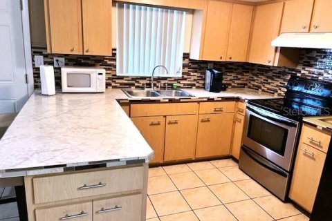 Condo in New Port Richey, Florida, 2 bedrooms  № 1353321 - photo 3