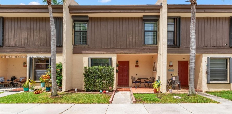 Condo à Pembroke Pines, Floride, 3 chambres  № 1147659