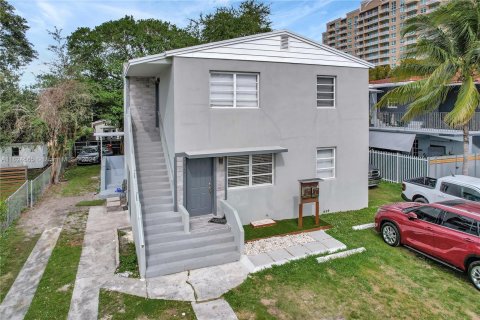 Immobilier commercial à vendre à Miami, Floride: 138.61 m2 № 1271201 - photo 1