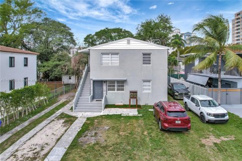 Propiedad comercial en venta en Miami, Florida, 138.61 m2 № 1271201 - foto 2