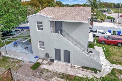 Immobilier commercial à vendre à Miami, Floride: 138.61 m2 № 1271201 - photo 4